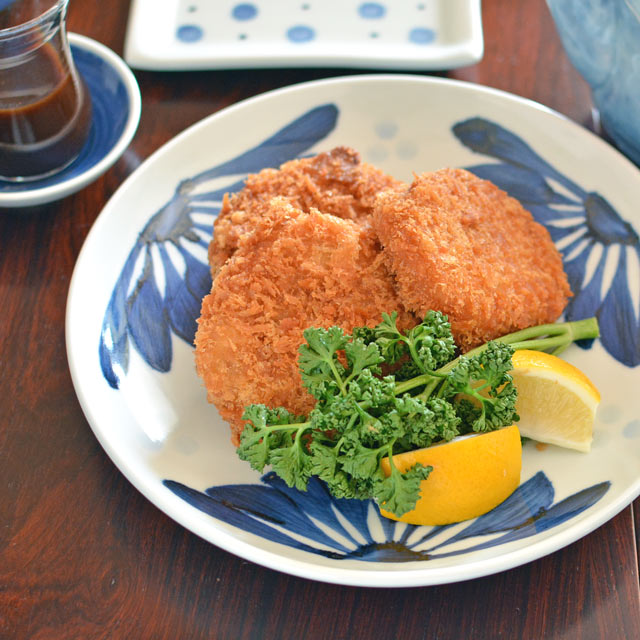 和食器・砥部焼　ごす菊の大皿(7寸)