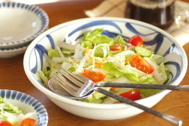 【砥部焼 梅山窯】からくさの反鉢(7寸)