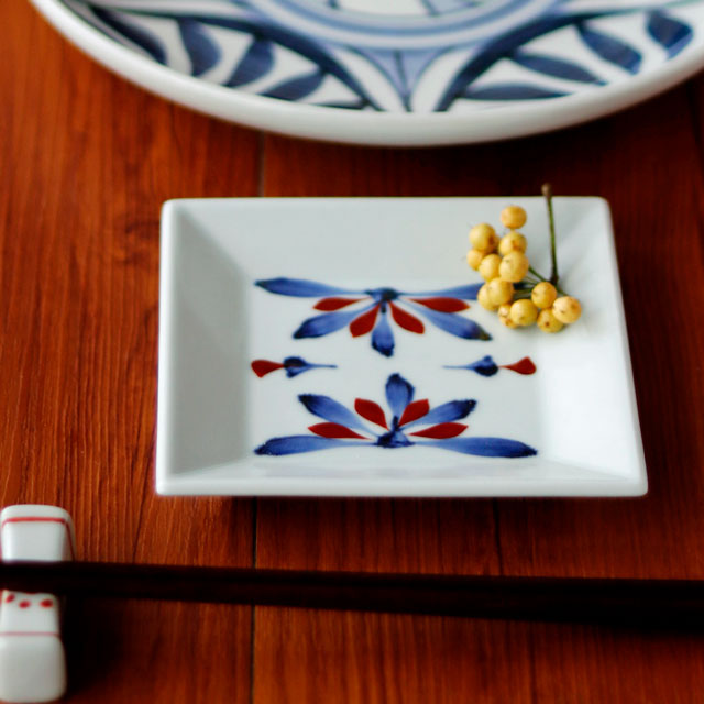 砥部焼の和食器 梅山窯の角皿 【砥部工房 からくさ】