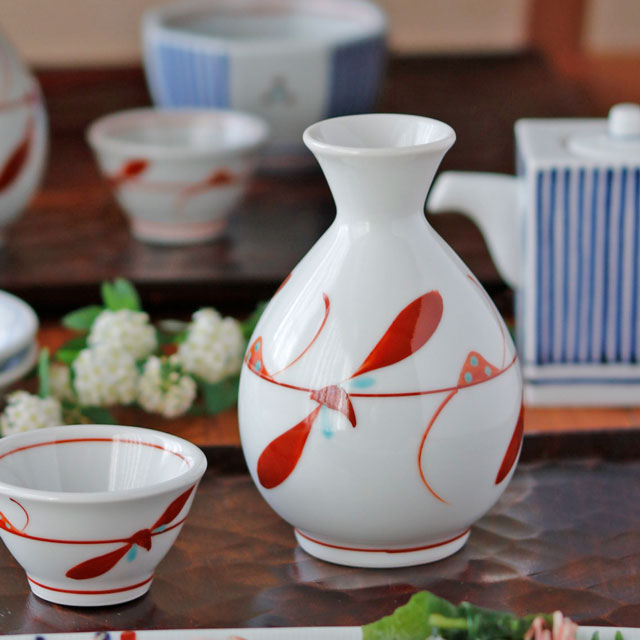 砥部焼の和食器 梅山窯の徳利 【砥部工房 からくさ】