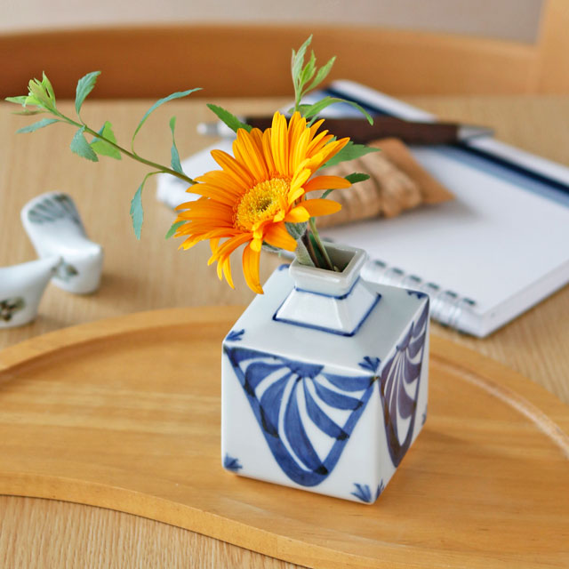 砥部焼の和食器 梅山窯の花器 【砥部工房 からくさ】