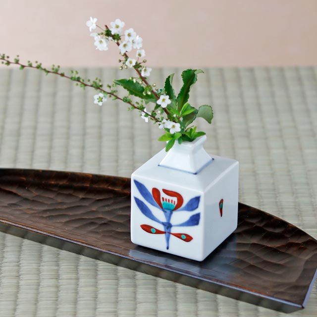 【砥部焼 梅山窯】あか花のミニ角花瓶(小)