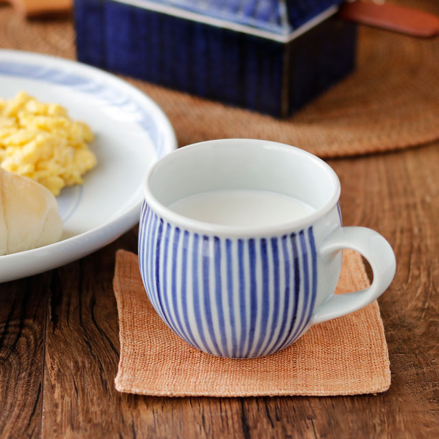 【砥部焼 梅山窯】とくさ文の丸ミルクカップ