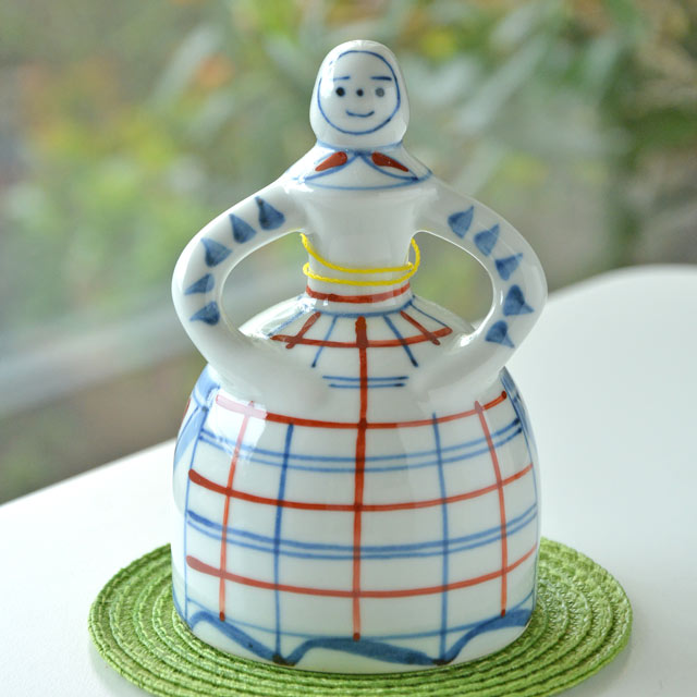 和食器・砥部焼　ベル人形(赤絵格子)