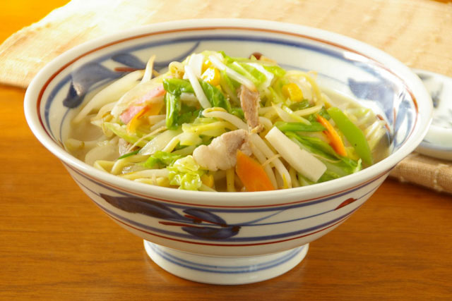 【砥部焼 梅山窯】内外みつ葉の反丼鉢（6.5寸）○