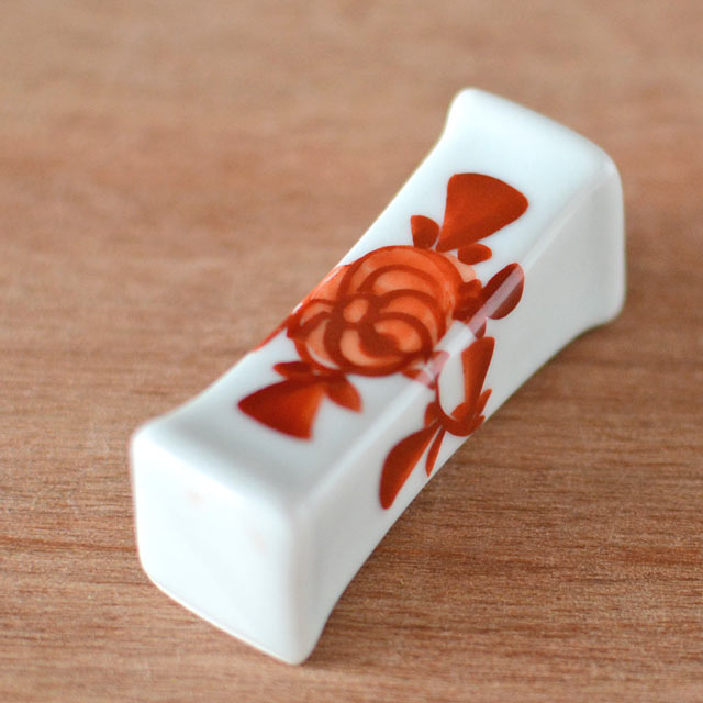 和食器・砥部焼　赤風船花の箸置き