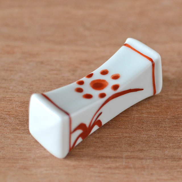 和食器・砥部焼　赤太陽の箸置き