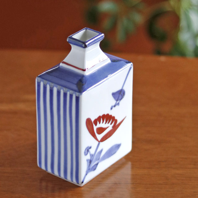 【砥部焼 梅山窯】平角花瓶(小)　とくさ花文○