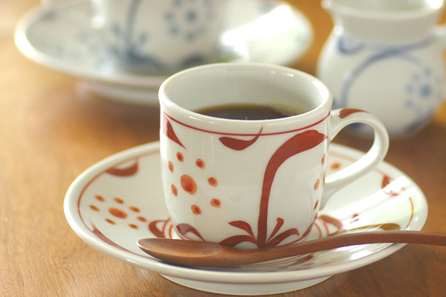 和食器・砥部焼　赤太陽の切立コーヒーカップ