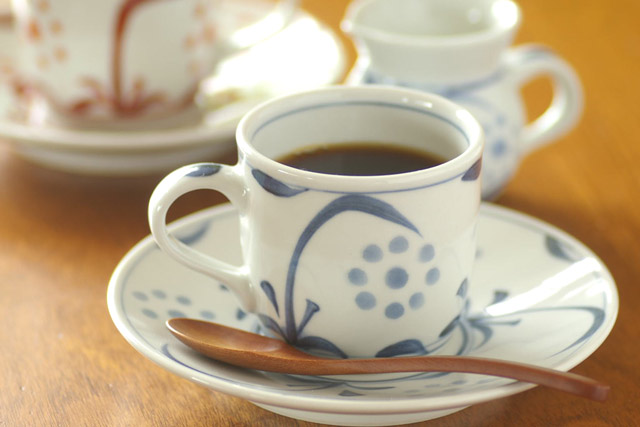 和食器・砥部焼　太陽柄の切立コーヒーカップ