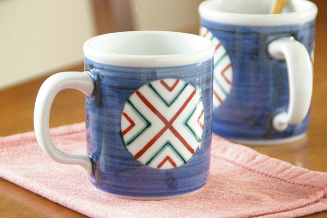 【砥部焼 梅山窯】丸ぬきの切立マグカップ○