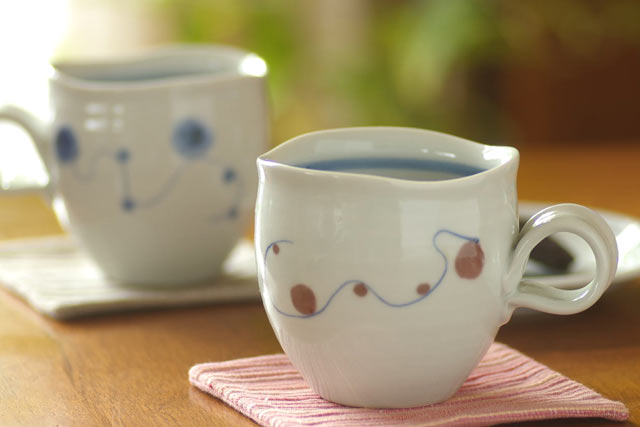 和食器・砥部焼　赤玉くねくねマグ