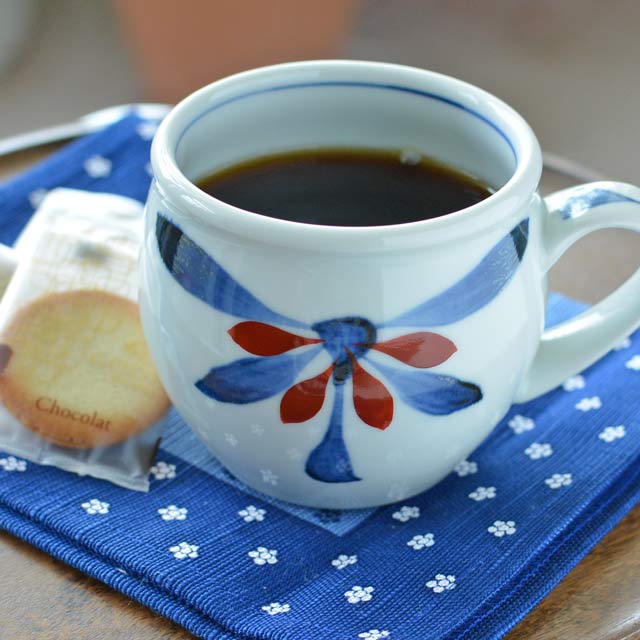 和食器・砥部焼　ごす赤菊の丸ミルクカップ