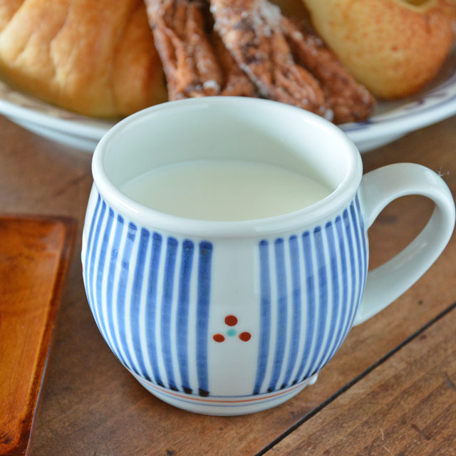 和食器・砥部焼　とくさみつ紋の丸ミルクカップ