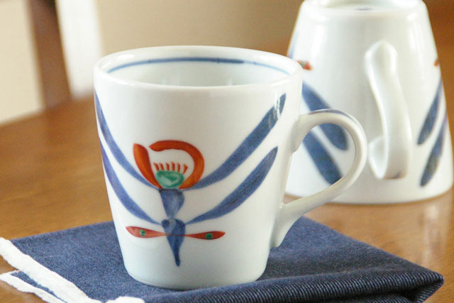 【砥部焼 梅山窯】あか花のモーニングカップ○