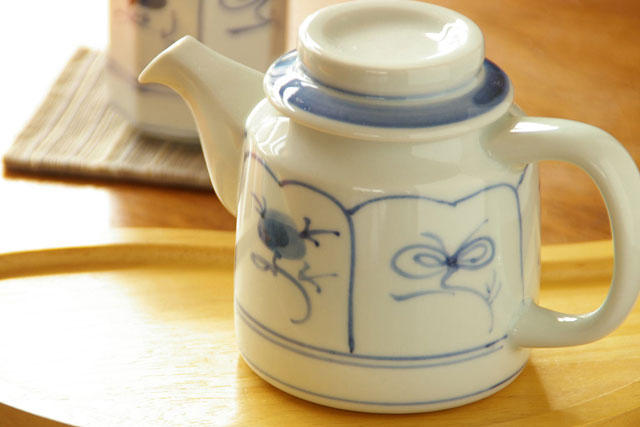 【砥部焼 梅山窯】なずなのティーポット