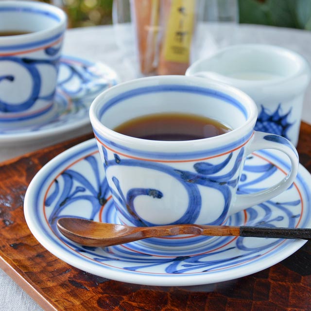 和食器・砥部焼　赤線からくさのコーヒーカップ