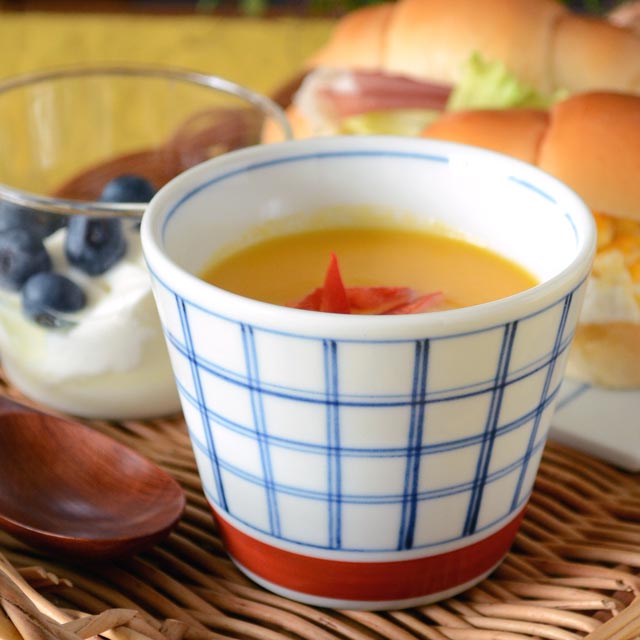 和食器・砥部焼　赤巻格子のそばちょこ