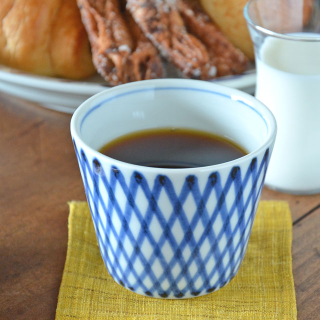 和食器・砥部焼　ななめ格子のそばちょこ