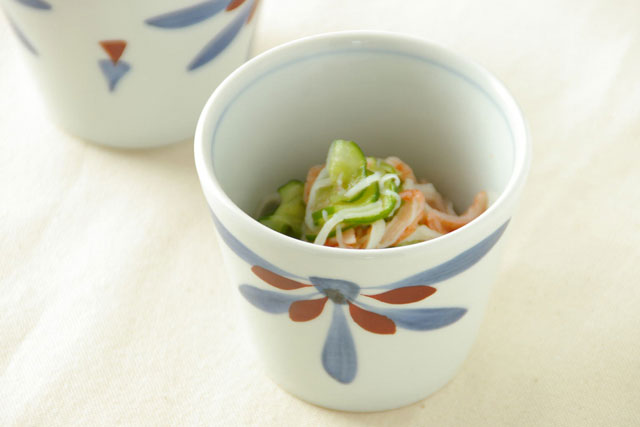 【砥部焼 梅山窯】ごす赤菊のそばちょこ○