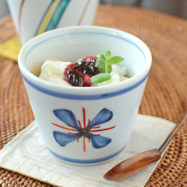 和食器・砥部焼　四弁花のそばちょこ