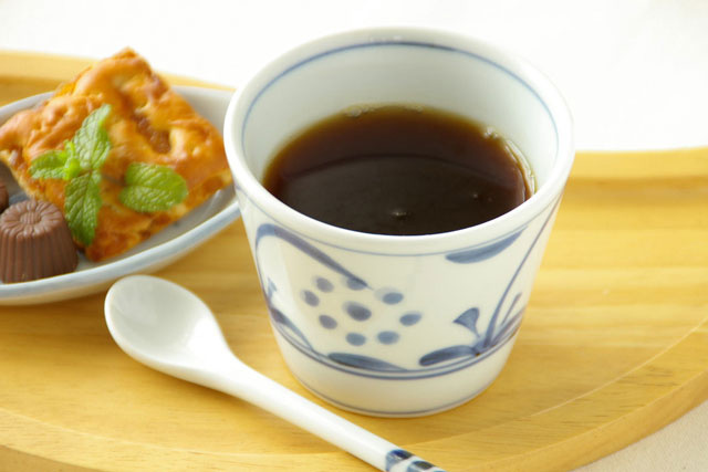 【砥部焼 梅山窯】太陽柄のそばちょこ○