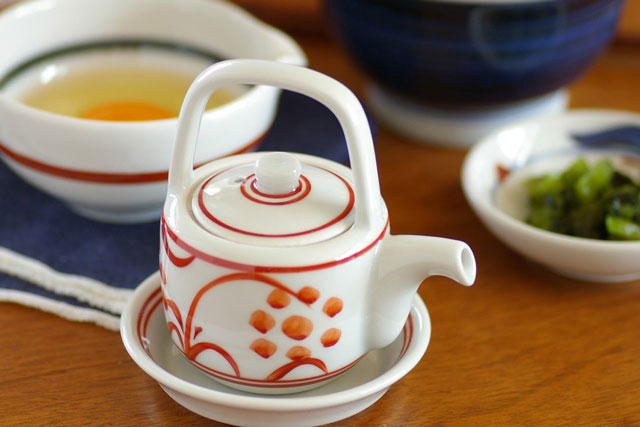 【砥部焼梅山窯】赤太陽の醤油さし(小)○