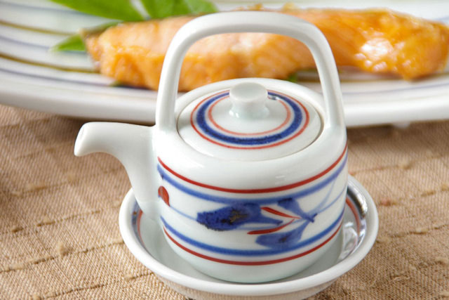 【砥部焼 梅山窯】みつ葉の醤油さし(小)○