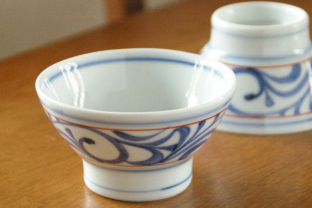 【砥部焼 梅山窯】赤線からくさの茶碗（小）