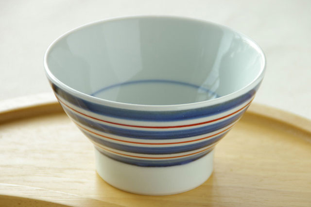 【砥部焼 梅山窯】あい赤ラインの茶碗（小）