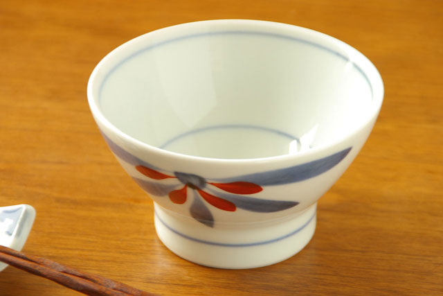 【砥部焼 梅山窯】ごす赤菊の茶碗（小）