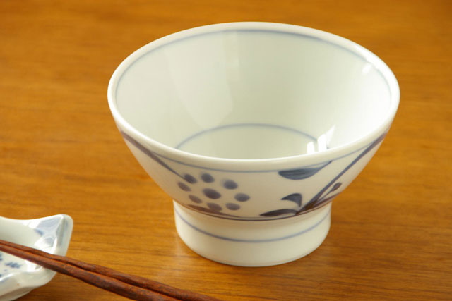 【砥部焼 梅山窯】太陽柄の茶碗（小）