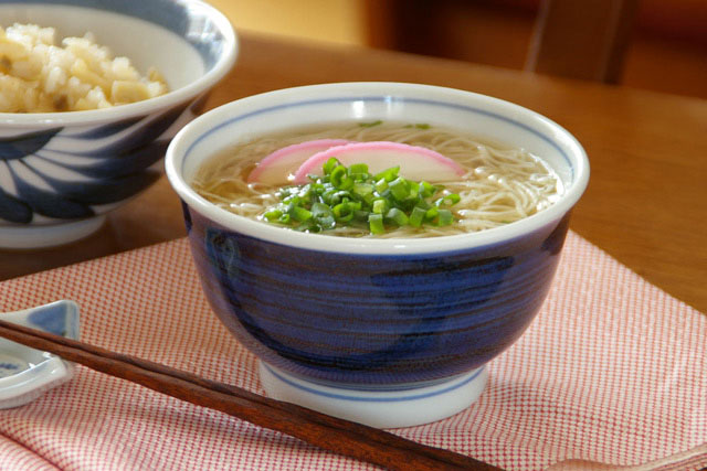 【砥部焼 梅山窯】藍色の高台碗