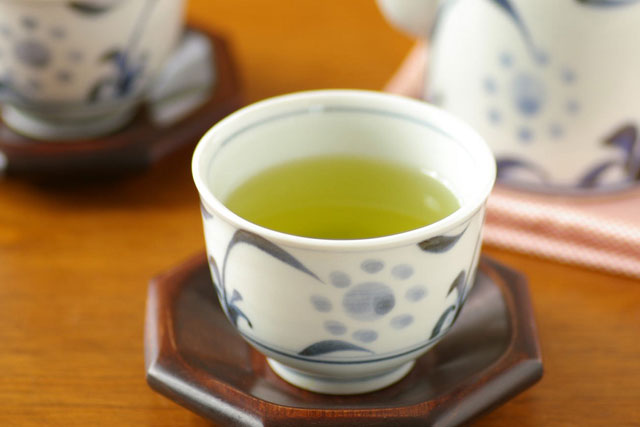 【砥部焼 梅山窯】太陽柄の湯呑(小)○