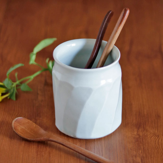 【砥部焼 池本窯】白磁の斜め面取筒入れ