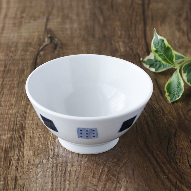 【砥部焼 イロリ工房】しかく紋の茶碗