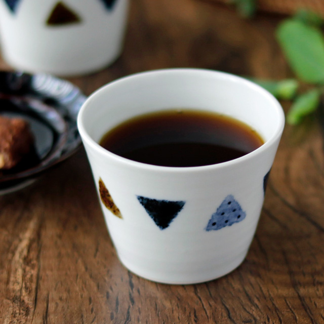 【砥部焼 イロリ工房】さんかく紋のそばちょこ(大)