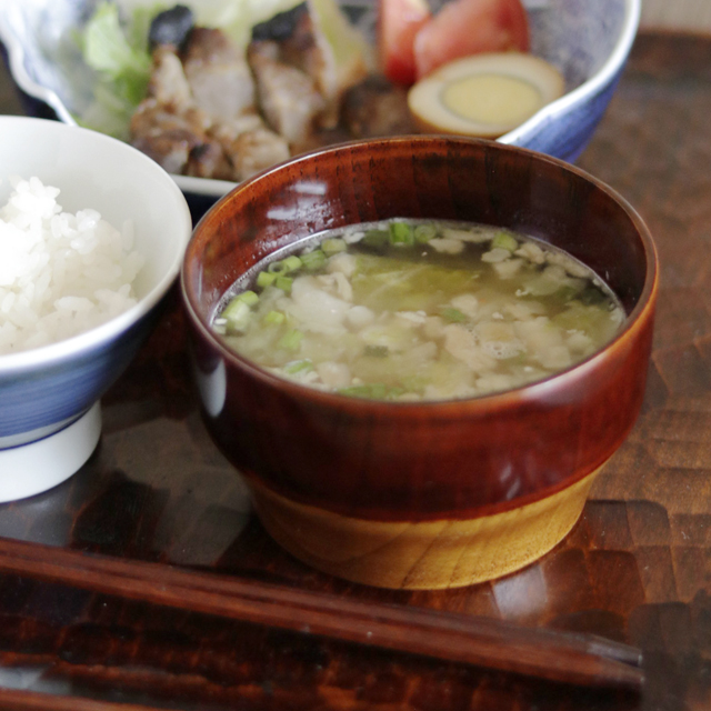 砥部焼の和食器 香川漆器の汁椀 【砥部工房 からくさ】