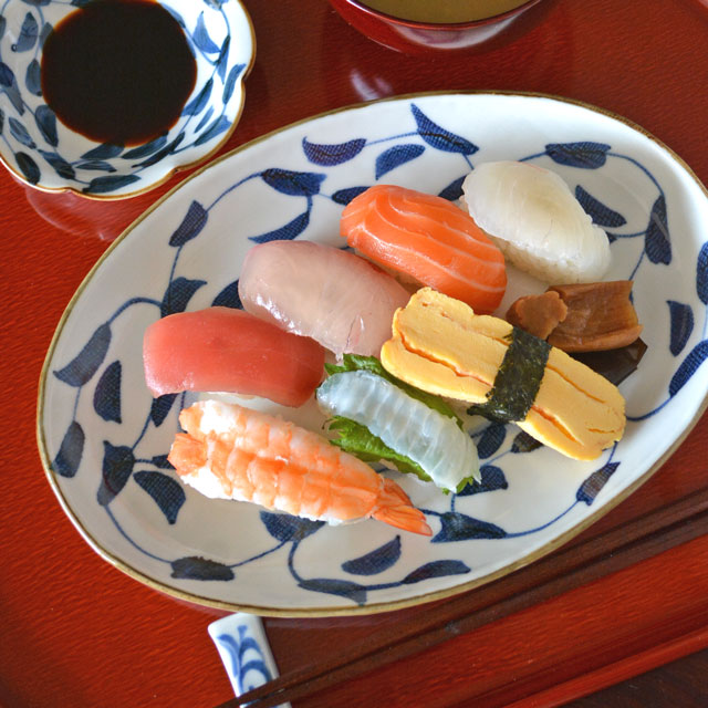 和食器・砥部焼　唐草の楕円皿