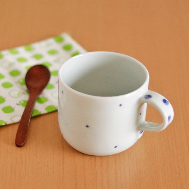 【砥部焼 梅乃瀬窯】プチプチ柄のマグカップ