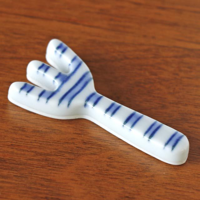 【砥部焼 皐月窯】フォークの箸置き(ボーダー)