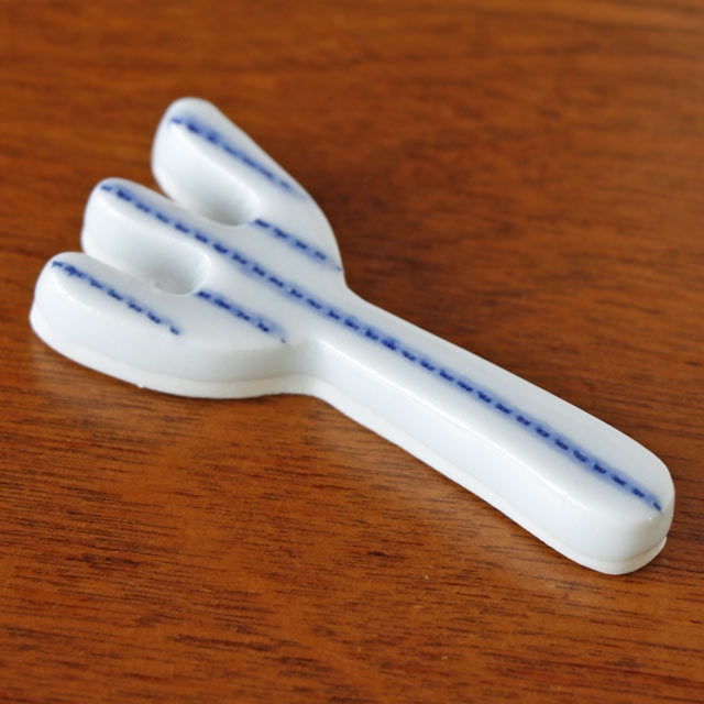 【砥部焼 皐月窯】フォークの箸置き(点線)