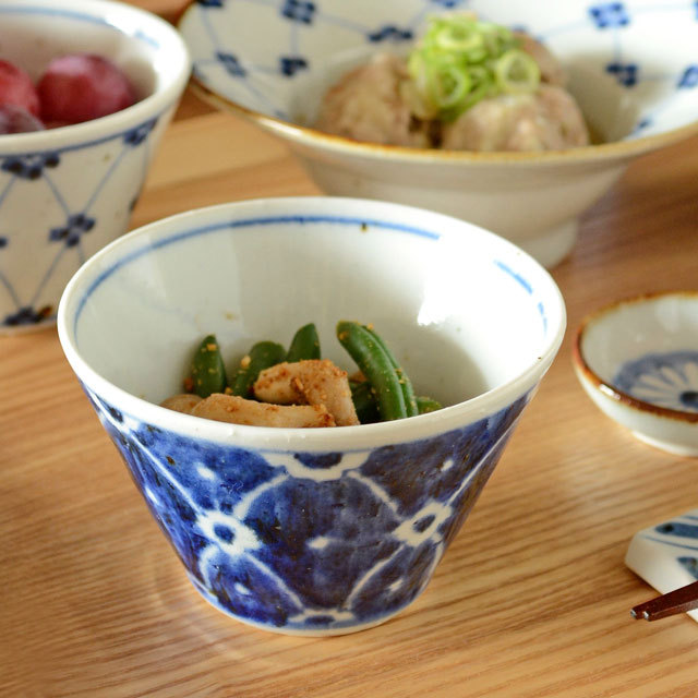 和食器・砥部焼　染付花の小鉢(小)