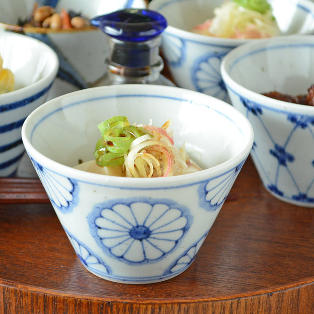和食器・砥部焼　菊文の小鉢(小)