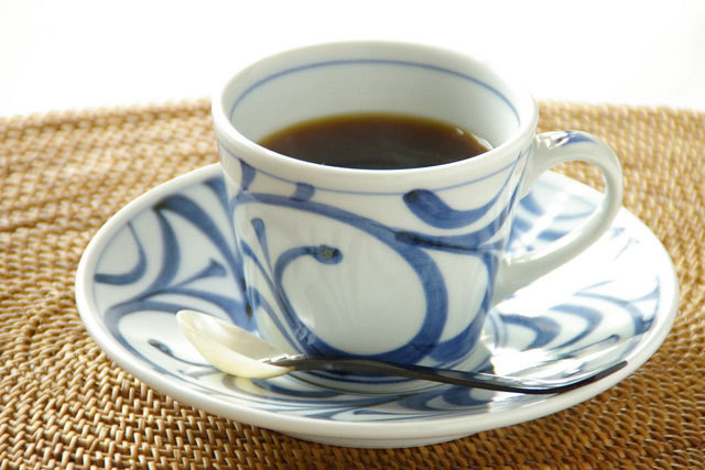 【砥部焼 梅山窯】からくさのコーヒーカップ○