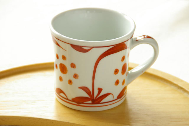 【砥部焼 梅山窯】赤太陽の反マグカップ