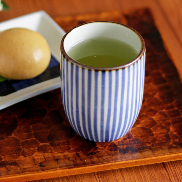 【砥部焼 梅山窯】縁紅とくさの筒湯呑(大)