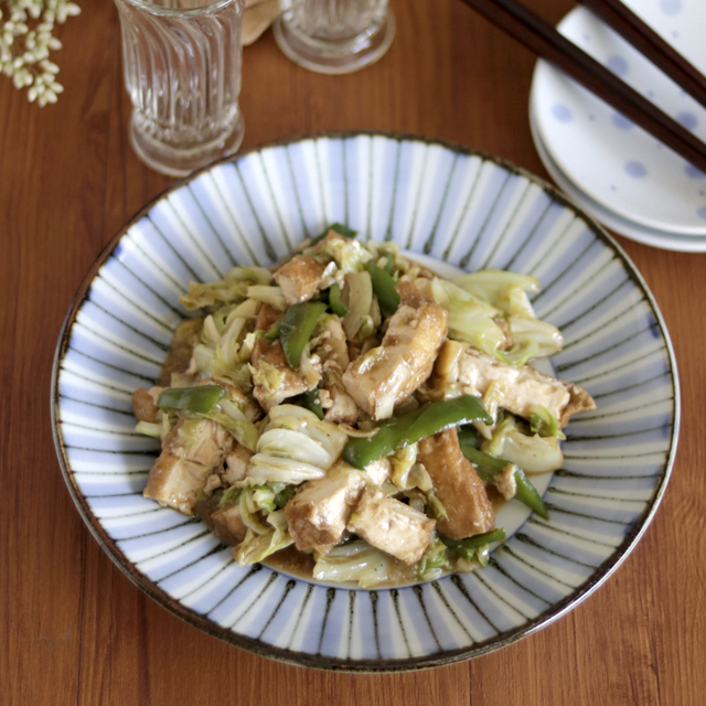 【砥部焼 梅山窯】縞もようの丸皿（8寸）○