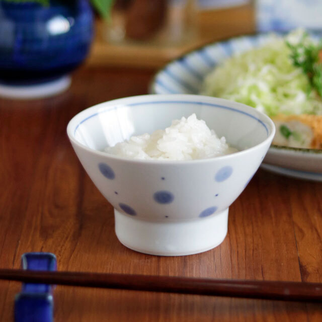【砥部焼 梅山窯】水玉ドットの茶碗（小）