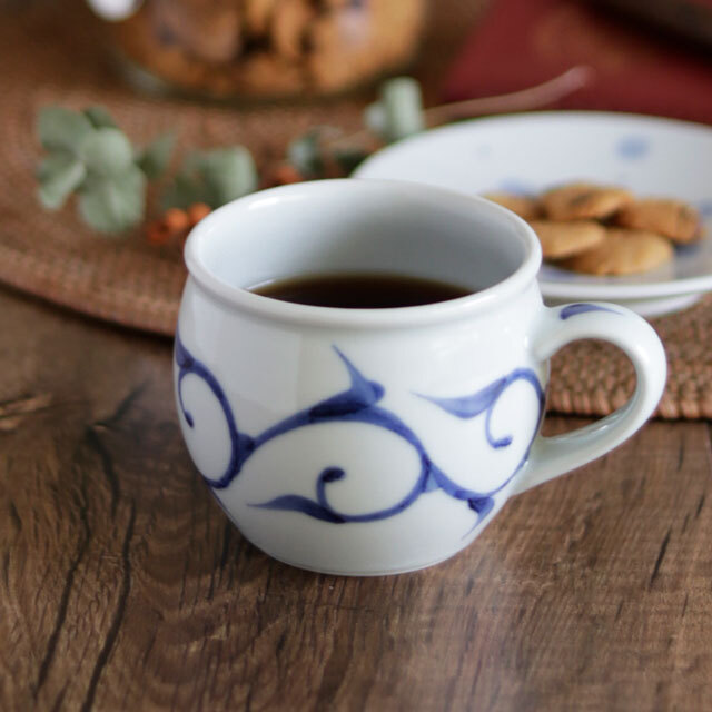 【砥部焼 梅山窯】細からくさの丸ミルクカップ